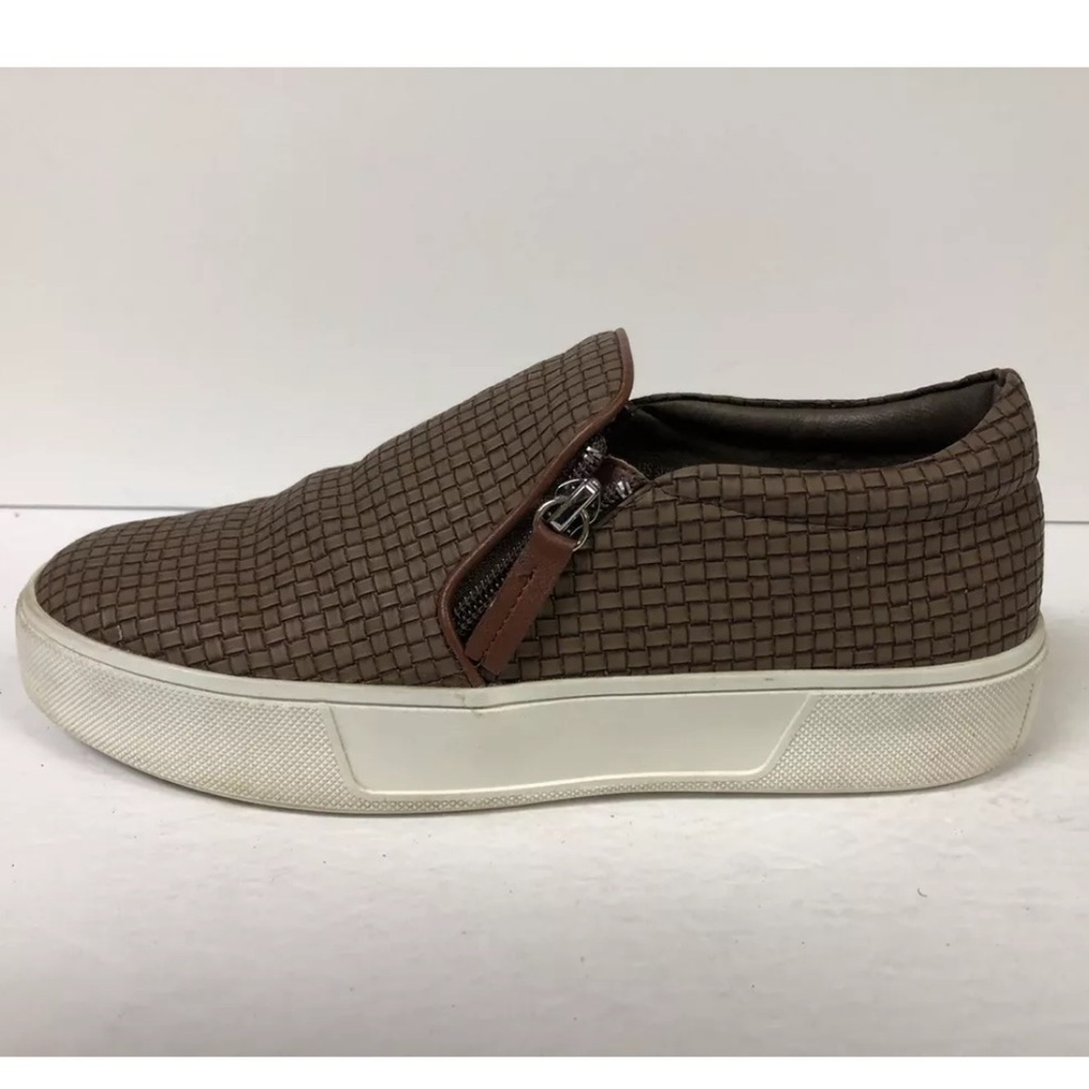 Volatile Women’s Holloway, Khaki Zip Sneakers, Size 7.5 M.